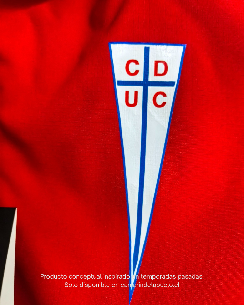 Cortavientos Universidad Católica Adultos Concept