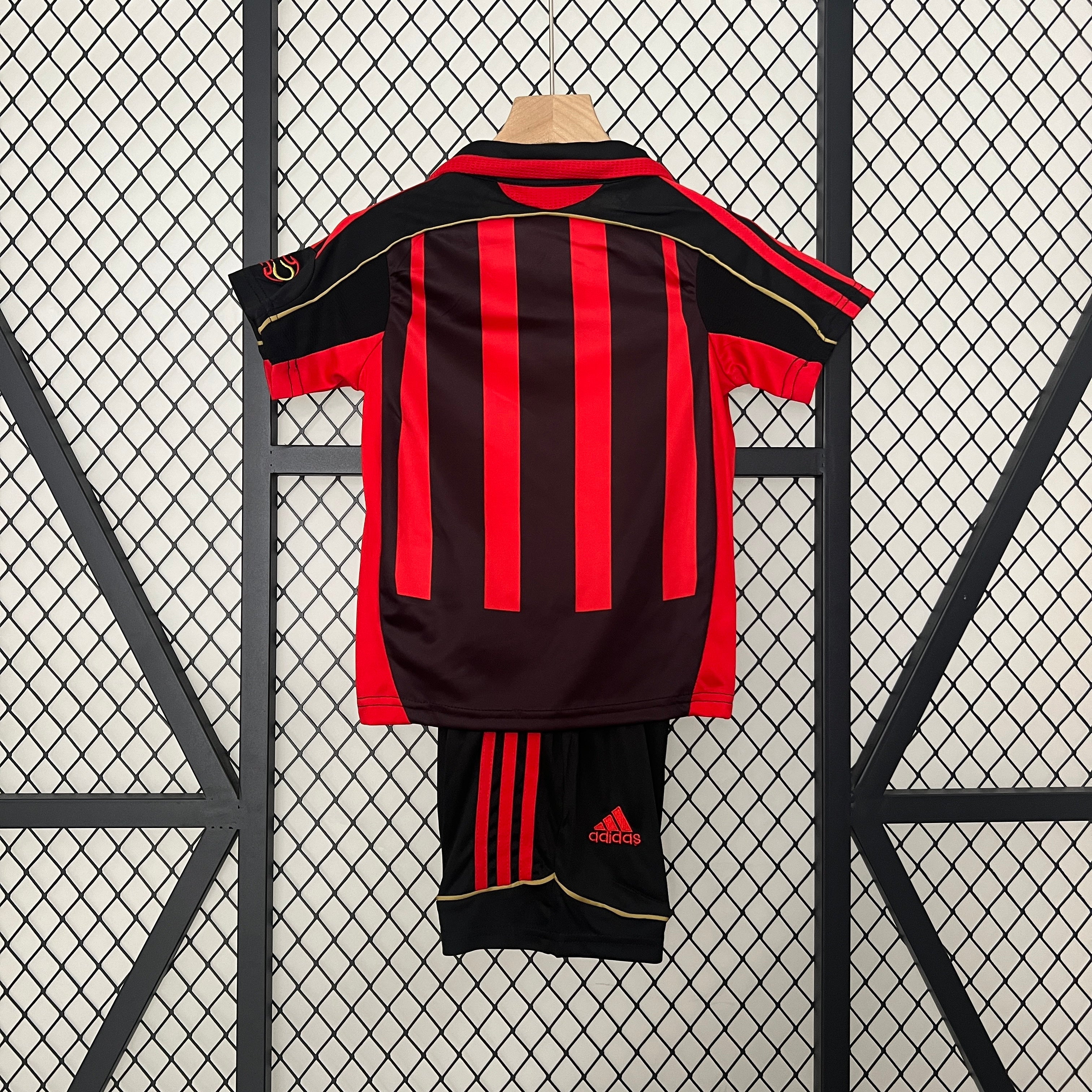 Camiseta + Short Milan 06/07 Retro Niños